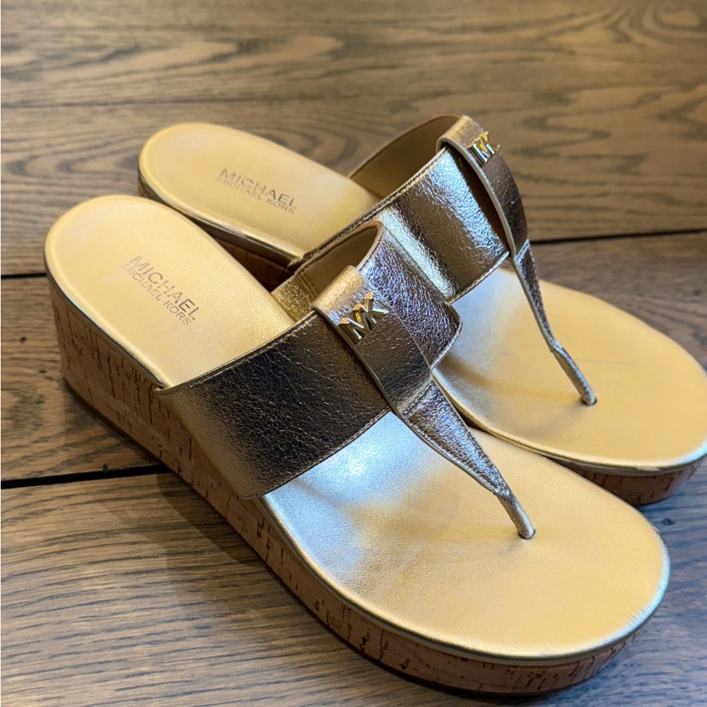 Michael Kors Metallic Wedge Gold Sandals. 8.5 - Picture 3 of 5
